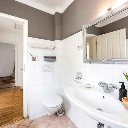 Βίλα Townhouse Riva, Prime Location In The City Of Salzburg, 1000m2 Backyard
