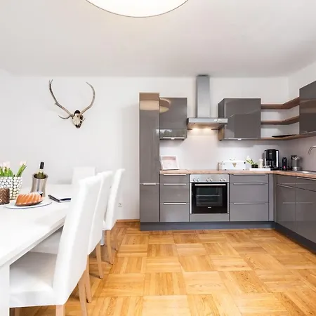 Townhouse Riva, Prime Location In The City Of Salzburg, 1000m2 Backyard Βίλα Σάλτσμπουργκ